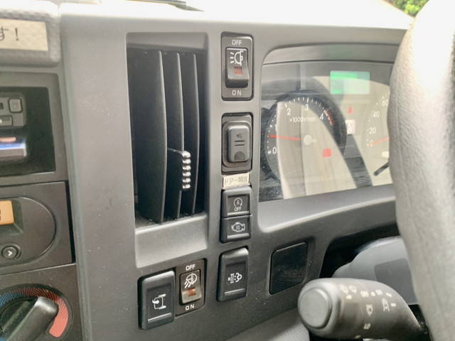 いすゞエルフパネルバン小型（2t・3t）[写真40]