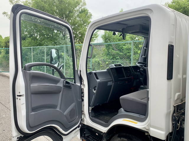 いすゞエルフパネルバン小型（2t・3t）[写真08]