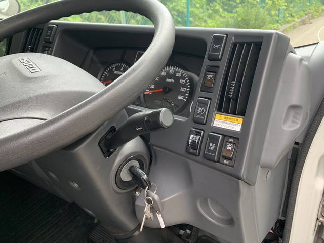 いすゞエルフアルミウイング小型（2t・3t）[写真29]