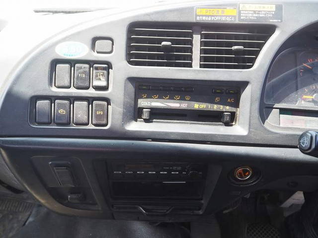 いすゞフォワードクレーン3段中型（4t）[写真37]