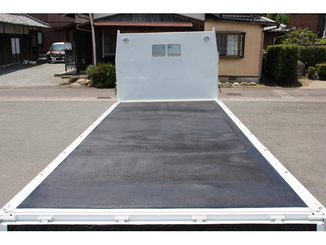 三菱ふそうキャンター平ボディ小型（2t・3t）[写真15]