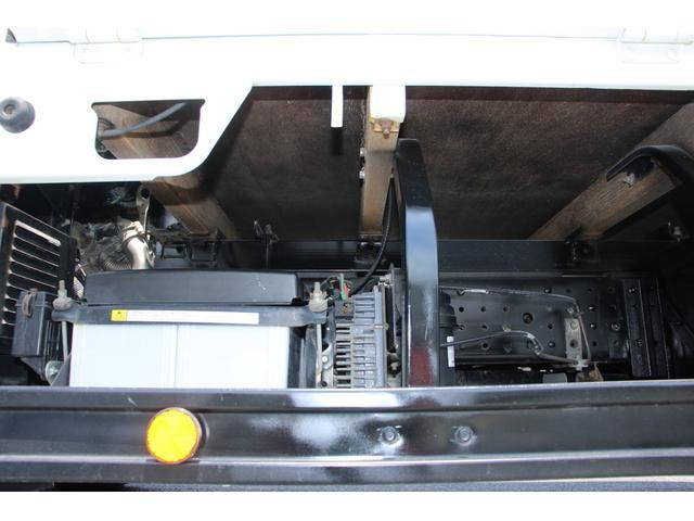 三菱ふそうキャンター平ボディ小型（2t・3t）[写真17]