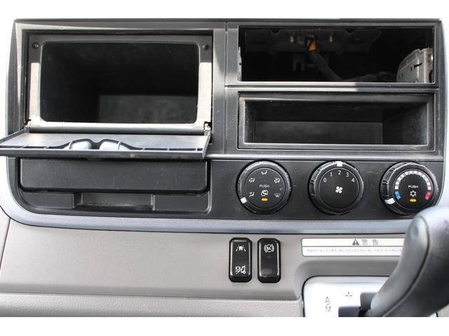 三菱ふそうキャンター平ボディ小型（2t・3t）[写真30]