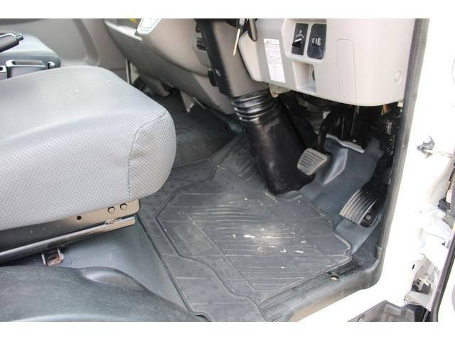 三菱ふそうキャンター平ボディ小型（2t・3t）[写真33]