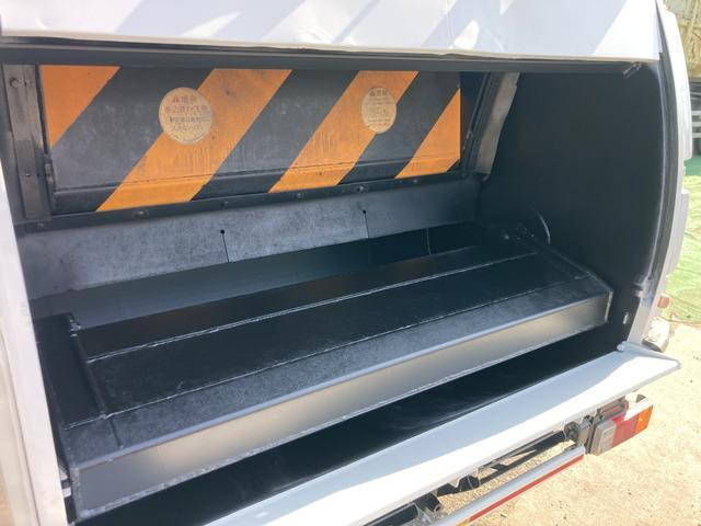 日野デュトロパッカー車（塵芥車）小型（2t・3t）[写真18]