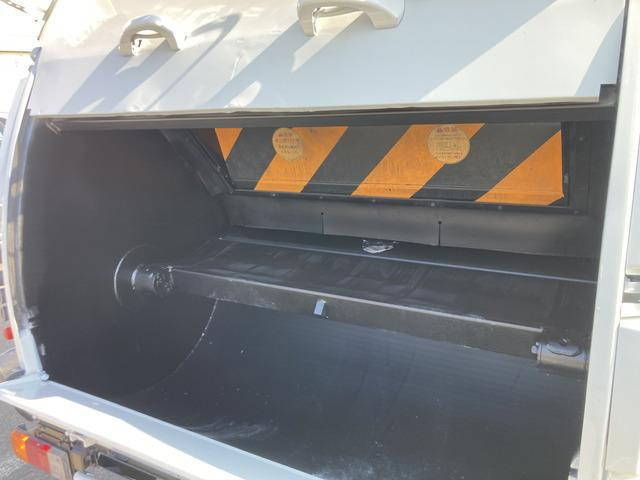 日野デュトロパッカー車（塵芥車）小型（2t・3t）[写真19]