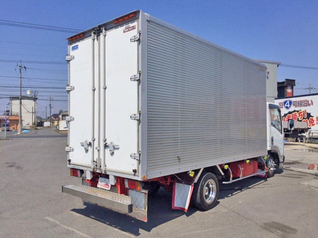いすゞエルフアルミバン小型（2t・3t）[写真02]