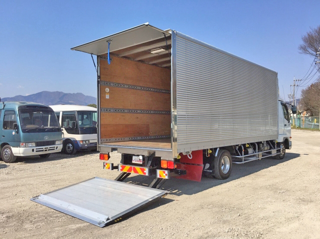 三菱ふそうファイターアルミバン中型（4t）[写真02]