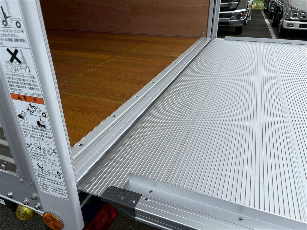 日野デュトロアルミバン小型（2t・3t）[写真13]