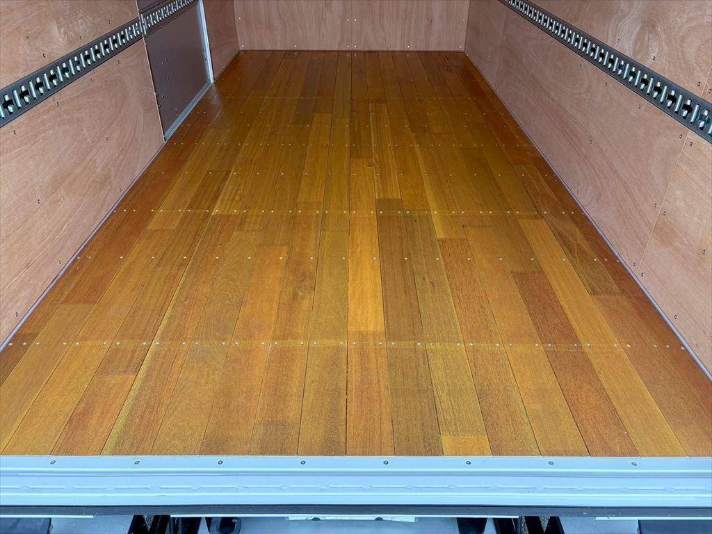 日野デュトロアルミバン小型（2t・3t）[写真08]