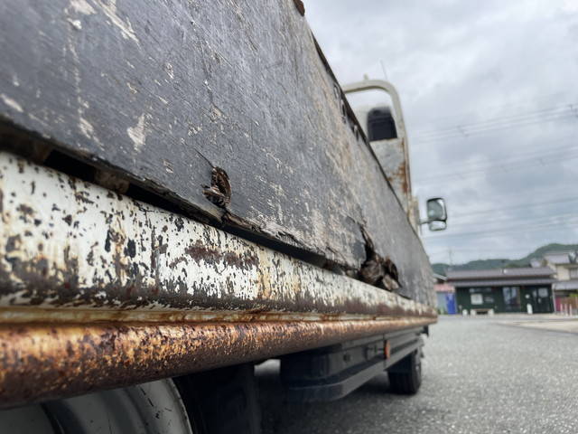 日野デュトロ平ボディ小型（2t・3t）[写真13]