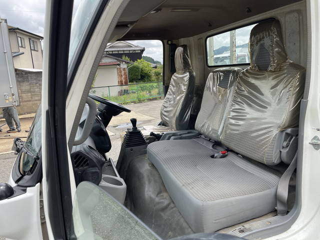 日野デュトロ平ボディ小型（2t・3t）[写真32]