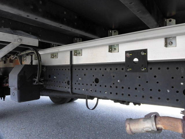 いすゞフォワードアルミウイング中型（4t）[写真12]