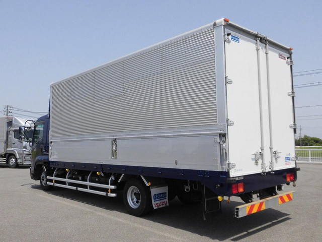 いすゞフォワードアルミウイング中型（4t）[写真02]