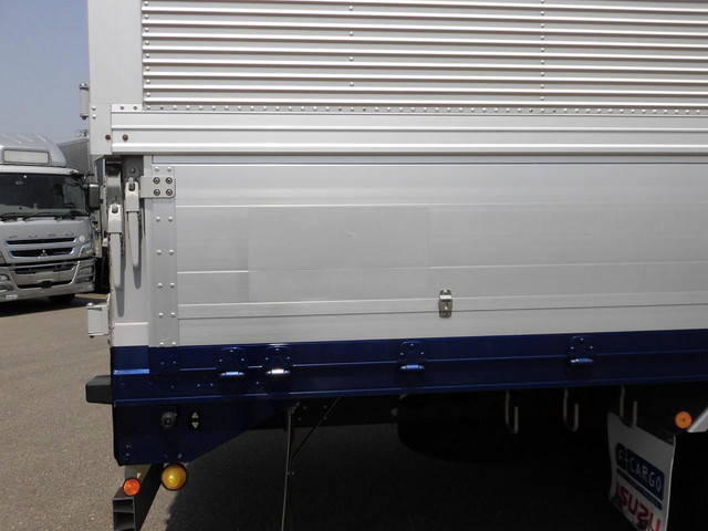 いすゞフォワードアルミウイング中型（4t）[写真28]