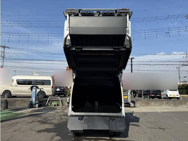 いすゞエルフパッカー車（塵芥車）小型（2t・3t）[写真24]