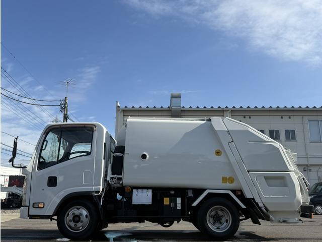 いすゞエルフパッカー車（塵芥車）小型（2t・3t）[写真04]