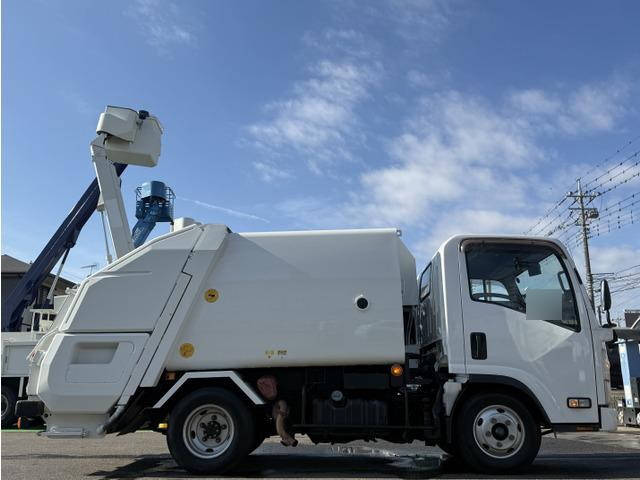 いすゞエルフパッカー車（塵芥車）小型（2t・3t）[写真06]