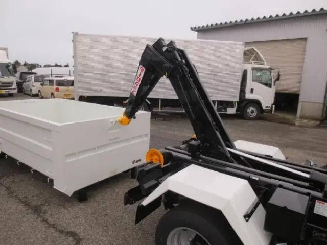 三菱ふそうキャンターコンテナ専用車小型（2t・3t）[写真10]