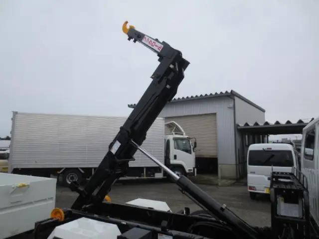 三菱ふそうキャンターコンテナ専用車小型（2t・3t）[写真11]