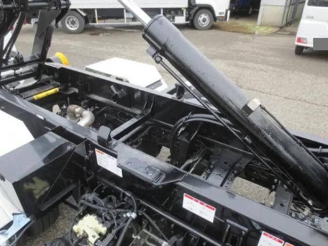 三菱ふそうキャンターコンテナ専用車小型（2t・3t）[写真14]