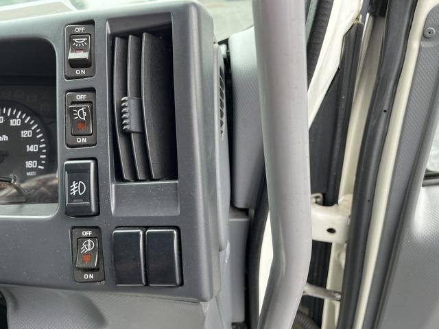 いすゞフォワードアルミウイング中型（4t）[写真18]