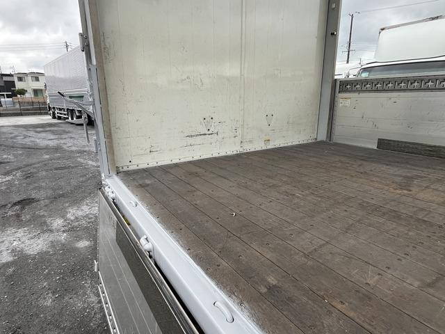 いすゞフォワードアルミウイング中型（4t）[写真09]