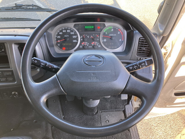 日野レンジャー冷凍車（冷蔵車）中型（4t）[写真34]