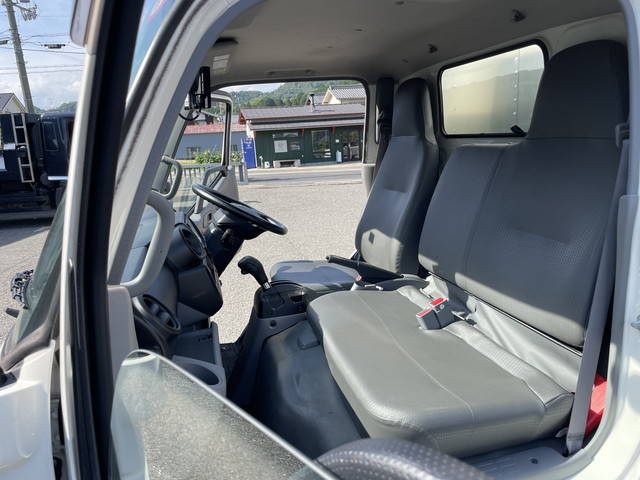 日野デュトロアルミバン小型（2t・3t）[写真27]