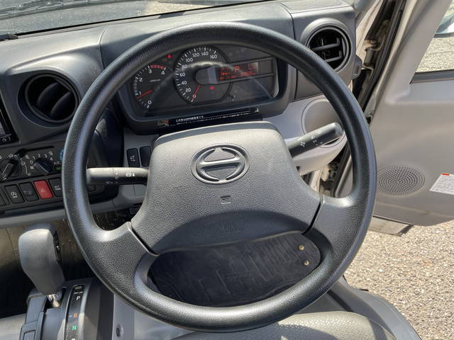 日野デュトロアルミバン小型（2t・3t）[写真32]