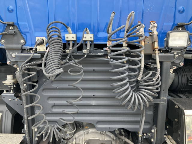 日野プロフィアトレーラーヘッド（トラクターヘッド）大型（10t）[写真13]