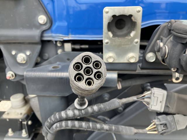 日野プロフィアトレーラーヘッド（トラクターヘッド）大型（10t）[写真14]