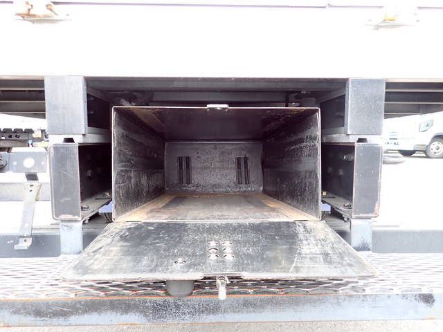 いすゞエルフ冷凍車（冷蔵車）小型（2t・3t）[写真11]