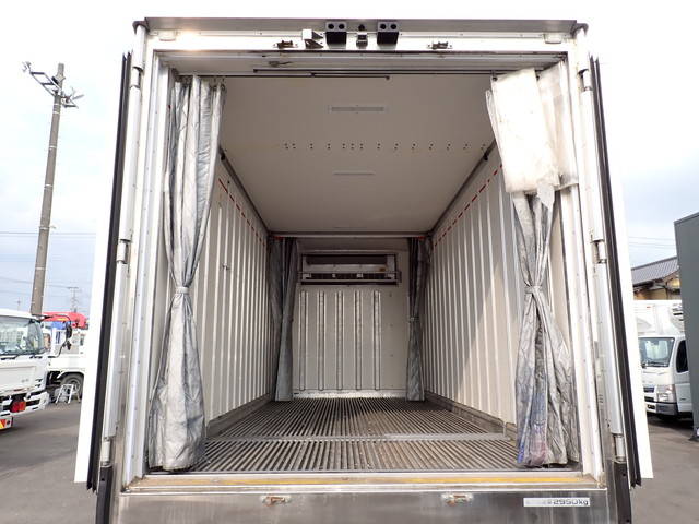 いすゞエルフ冷凍車（冷蔵車）小型（2t・3t）[写真12]