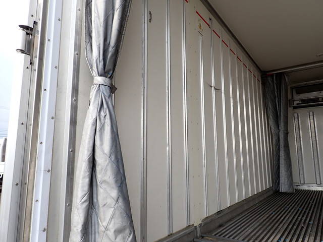 いすゞエルフ冷凍車（冷蔵車）小型（2t・3t）[写真14]