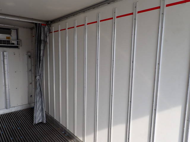 いすゞエルフ冷凍車（冷蔵車）小型（2t・3t）[写真18]