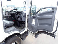 いすゞエルフ冷凍車（冷蔵車）小型（2t・3t）[写真30]