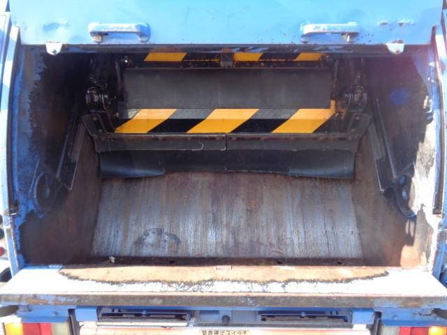 日野デュトロパッカー車（塵芥車）小型（2t・3t）[写真13]