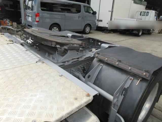 UDトラックスクオントレーラーヘッド（トラクターヘッド）大型（10t）[写真12]