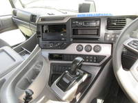 UDトラックスクオントレーラーヘッド（トラクターヘッド）大型（10t）[写真20]