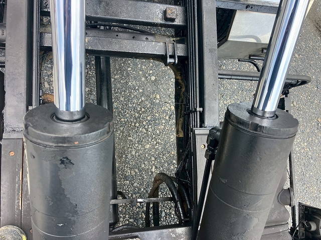 いすゞフォワードコンテナ専用車増トン（6t・8t）[写真10]