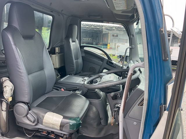 いすゞフォワードコンテナ専用車増トン（6t・8t）[写真23]