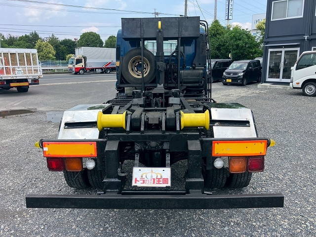 いすゞフォワードコンテナ専用車増トン（6t・8t）[写真09]