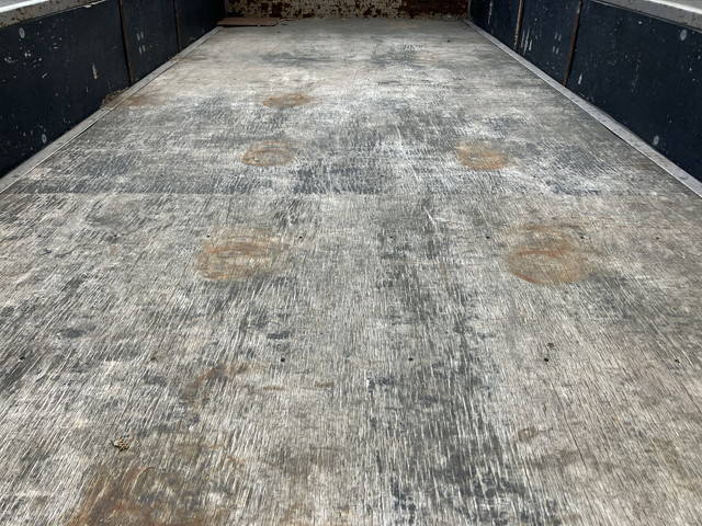 三菱ふそうキャンター平ボディ小型（2t・3t）[写真13]