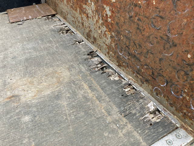 三菱ふそうキャンター平ボディ小型（2t・3t）[写真16]