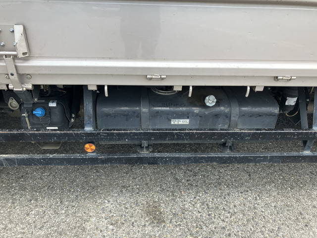 三菱ふそうキャンター平ボディ小型（2t・3t）[写真18]