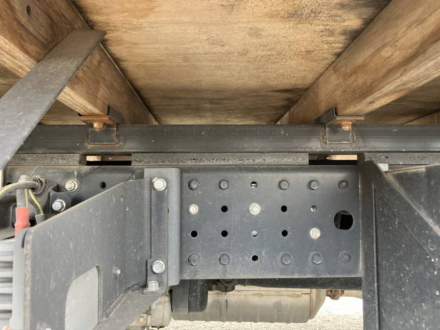 三菱ふそうキャンター平ボディ小型（2t・3t）[写真20]