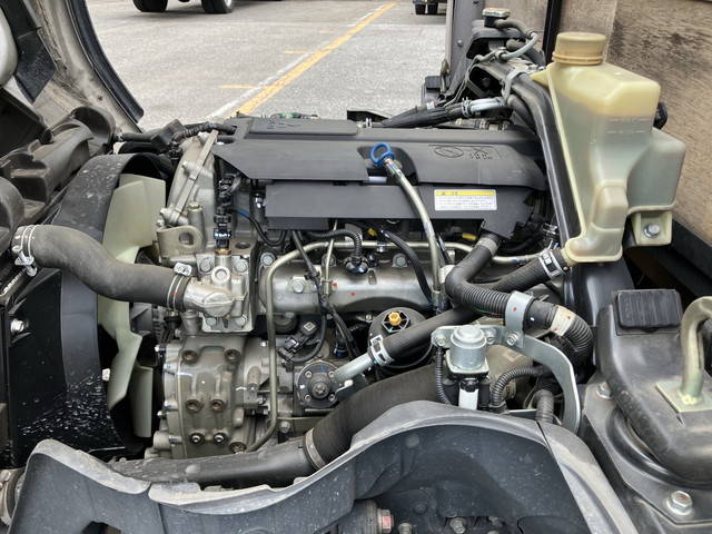 三菱ふそうキャンター平ボディ小型（2t・3t）[写真23]