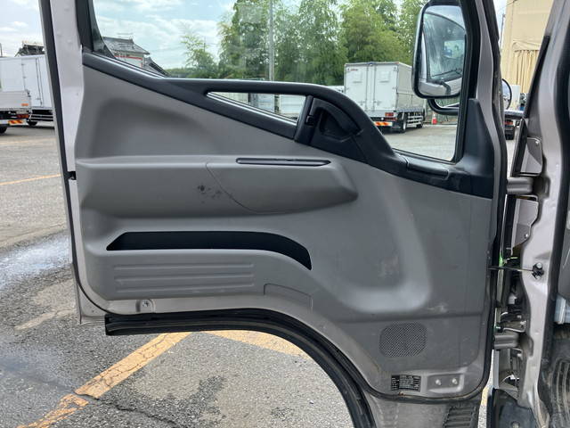 三菱ふそうキャンター平ボディ小型（2t・3t）[写真26]