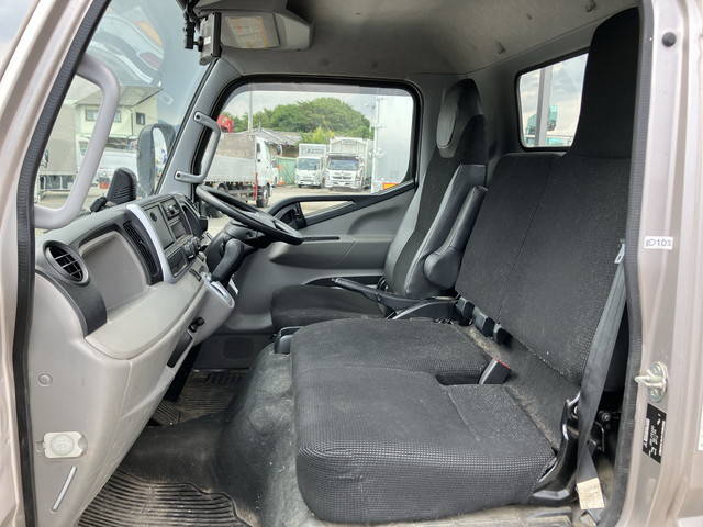 三菱ふそうキャンター平ボディ小型（2t・3t）[写真29]